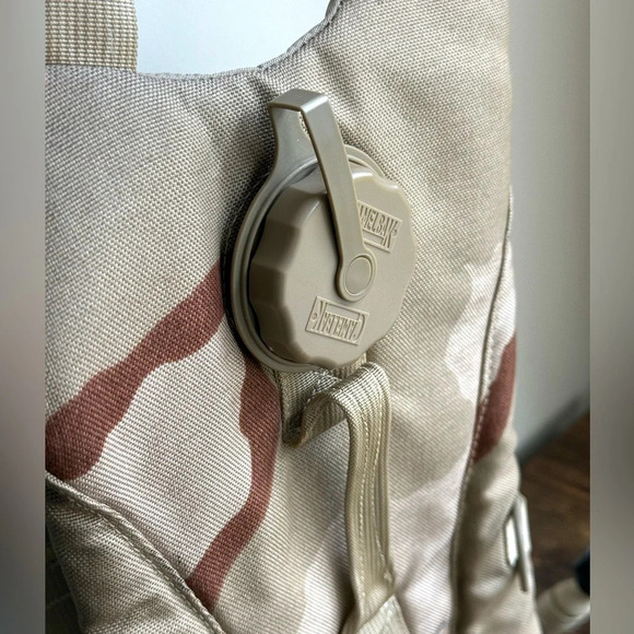 CamelBak ThermoBak 3L 100oz Maximum Gear Camouflage Hydration Backpack - Picture 4 of 15
